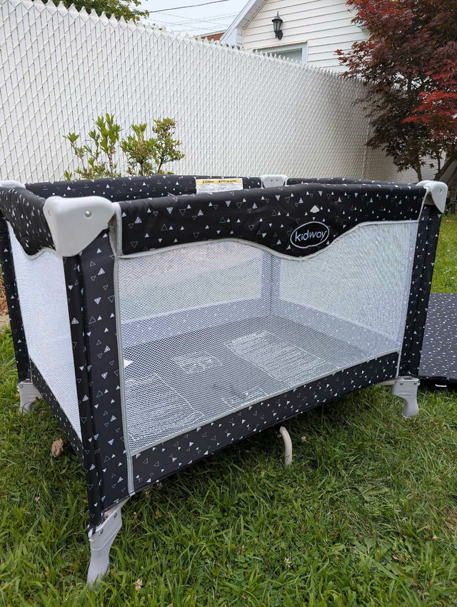 parc pour bébé avec matelas dans Parcs, balançoires et bacs  à Longueuil/Rive Sud