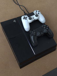 Playstation 4 (+ 2 Controllers)