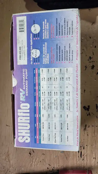 Je vends une pompe Shurflo RV automatique, idéale pour diverses applications, offrant un débit de 3,...