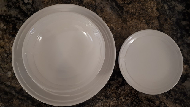 16pc Johnson Brothers dinnerware  in Kitchen & Dining Wares in Markham / York Region - Image 3