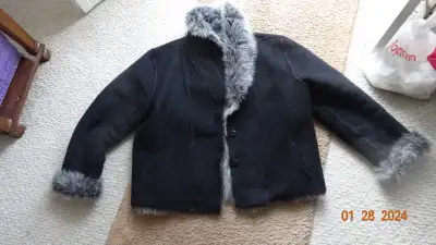 Lady jacket faux fur,reversible suede to long grey fur,medium?, View more