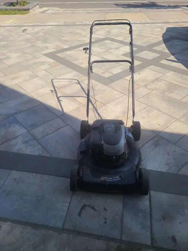 Murry lawnmower in Lawnmowers & Leaf Blowers in City of Toronto - Image 3