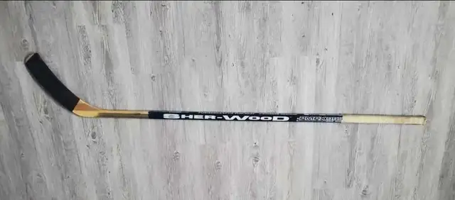 Tomas Kaberle Game Used Maple Leafs Hockey Stick  in Arts & Collectibles in City of Toronto - Image 2