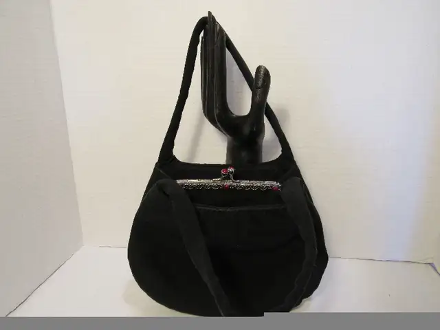 #111 Vintage Creed's Italy Little Black Evening Hand Bag/Purse in Women's - Bags & Wallets in Oshawa / Durham Region - Image 9