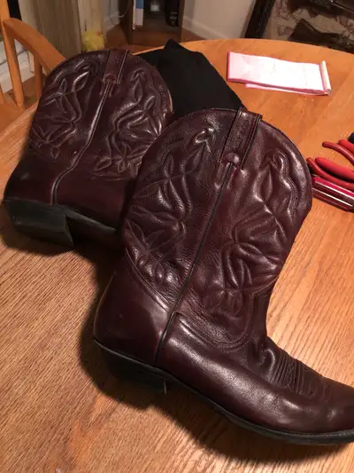 Boulet Cowboy Boots Size 9.5, View more