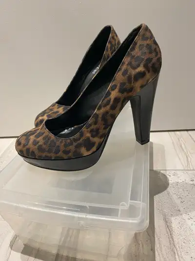 Ladies leopard print platform heels size 7.5, View more