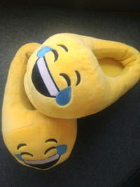 EMOJI slippers - kids