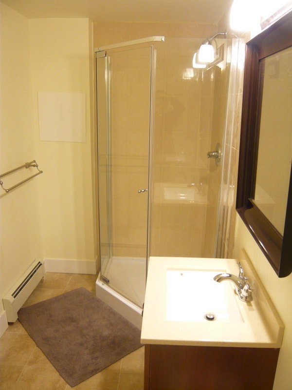 Nice Spacious Room for Rent in Burnaby North(Near SFU) Room Rentals