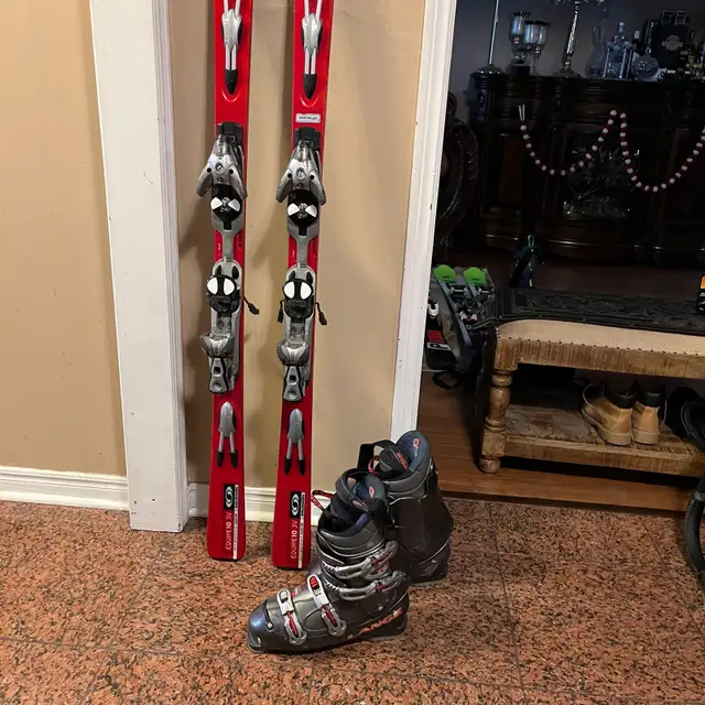 167 Salomon ski with boots  in Ski in Markham / York Region - Image 3