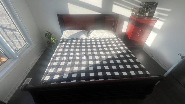 Bed king in Beds & Mattresses in Kitchener / Waterloo - Image 4