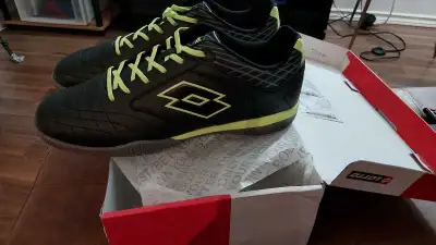 Lotto Ultra Press Unisex Indoor Soccer Shoes, View more