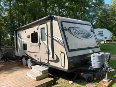 We are selling our well-maintained 2013 Kodiak Expandable Travel Trailer 210ES. It's perfect for tho...