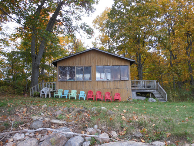 St. Lawrence River Cottage in Ontario - Image 2
