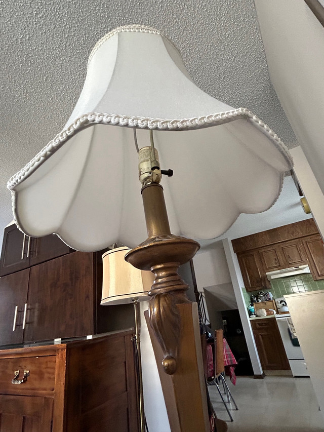 Vintage Pole Trilight Lamp c/w unique shade.  in Indoor Lighting & Fans in Regina - Image 2