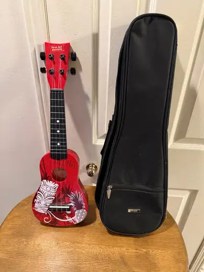 This First Act Discovery ukulele is perfect for introducing music to your little one. This instrumen...