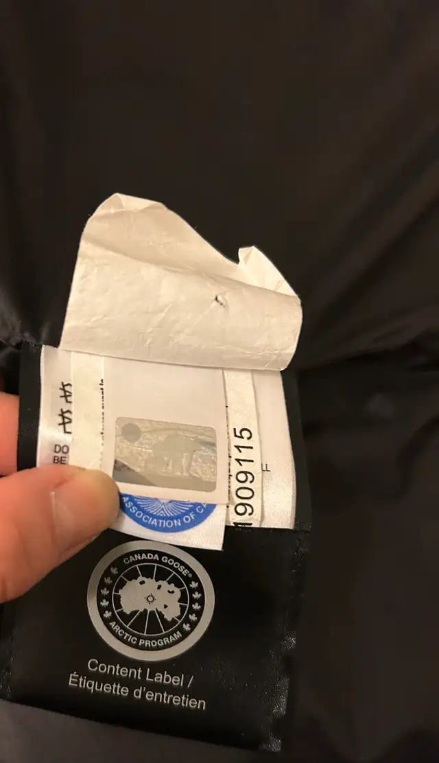 XS, Blk Logo, receipt, Canada Goose Men MacMillan Parka Like new in Men's in City of Toronto - Image 5
