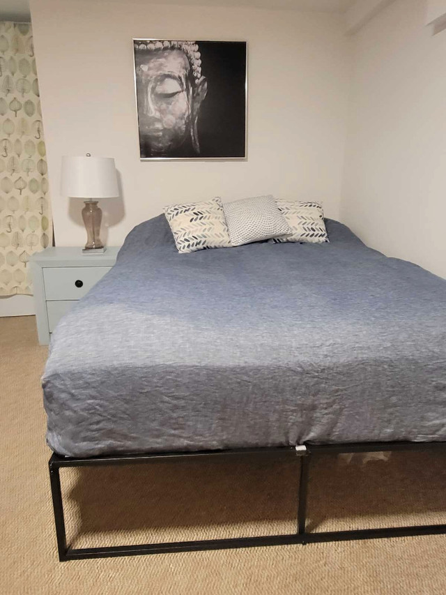 Bedroom, NO KITCHEN in Long Term Rentals in Kelowna