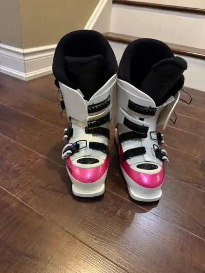 Rossignol comfort fit ski boots - 274 mm size 23.5, View more