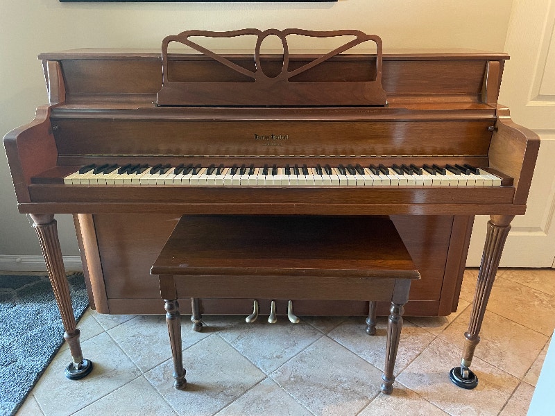 Beautiful Upright Piano Pianos & Keyboards Calgary Kijiji