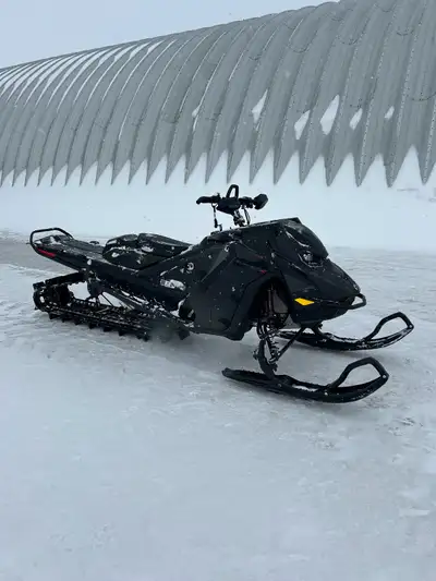 For sale 2023 skidoo summit expert 165 3” Turbo Extremely nice condition,all original plastics No mi...