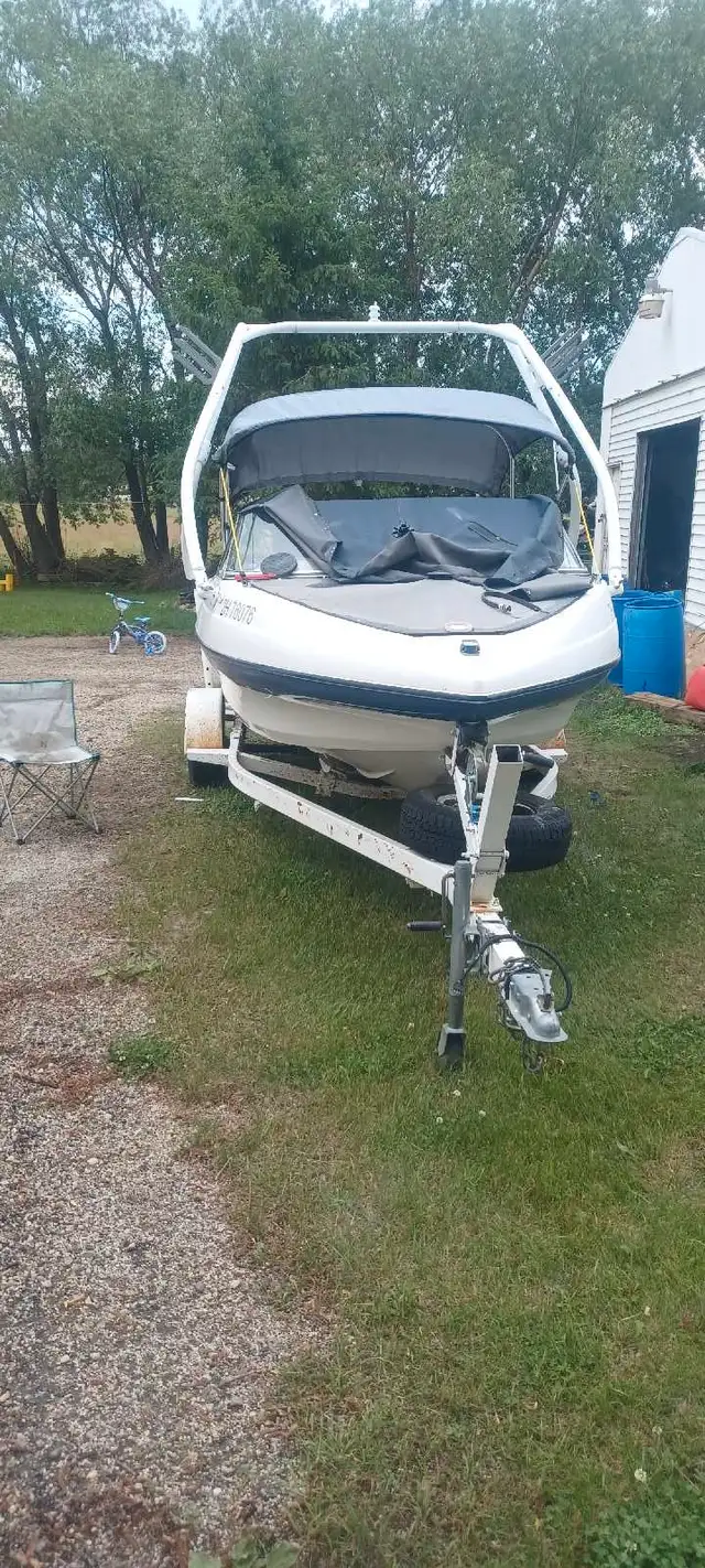 boat  1996 in Powerboats & Motorboats in Lloydminster - Image 4