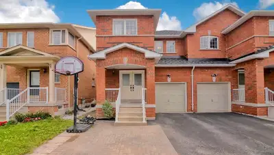 PRIVATE ROOM IN MARKHAM