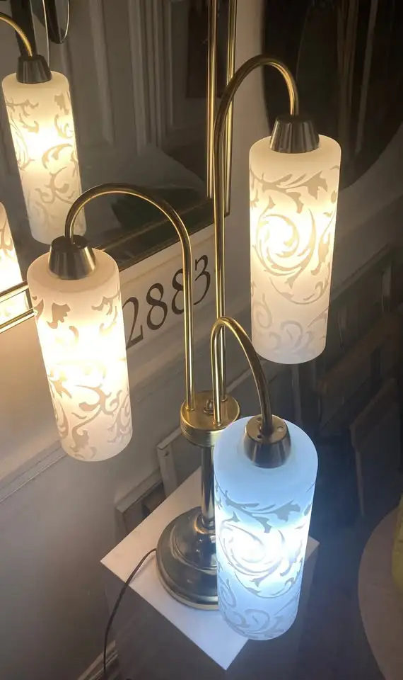 Mid Century Table Lamp with BRAND NEW Opaque Damask Glass Shades in Indoor Lighting & Fans in City of Montréal - Image 4