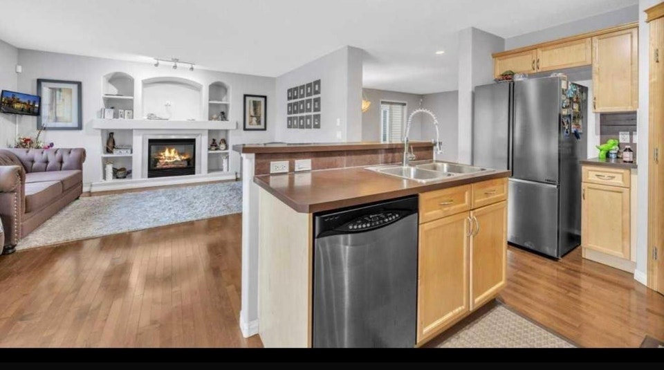3 BED 2.5 BATH UPPER HOUSE W GARAGE TARALAKE LANDING 5