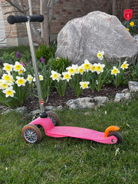Micro kids scooter with optional seat
