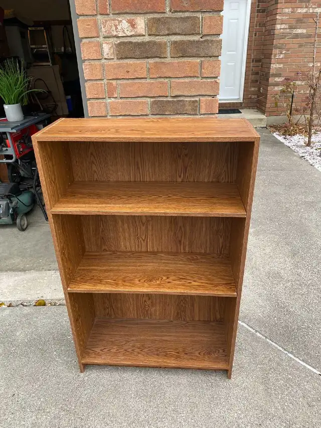 wooden bookshelf bookcase in Bookcases & Shelving Units in Windsor Region - Image 10