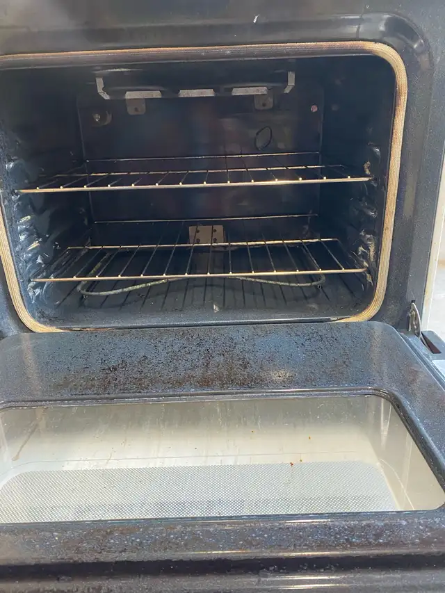 electric stove.  in Stoves, Ovens & Ranges in Markham / York Region - Image 6