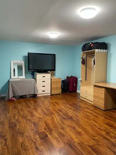 Scarborough Room For Rent (Basement) Room Available: December 1, 2025 Included: - Utilities - Intern...