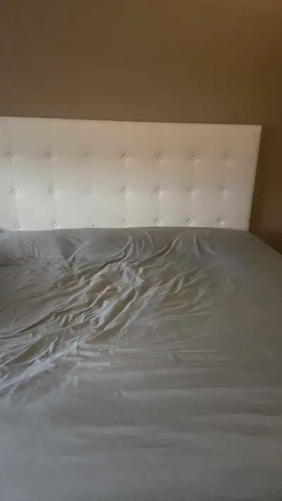 This is a queen bed, nice and clean, from a pet and smoke free home. It has a stylish, button-tufted...