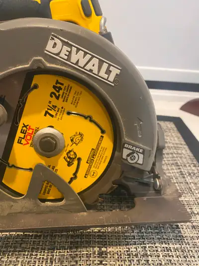 DeWalt DCS575 60V MAX FLEXVOLT 7 - 1/4" Brushless Circular Saw, View more