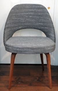Saarinen Executive Chair Wood Walnut with Ash/Grey Rivington