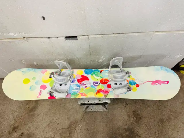 Like new Firefly snowboard 140cm with Lamar jr bindings in Snowboard in Markham / York Region - Image 3
