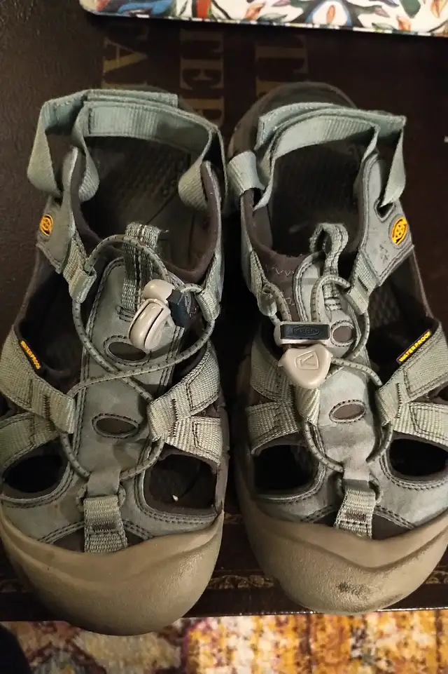 Women's Sneakers, Winter boots & Sandals/Water shoes in Women's - Shoes in Edmonton - Image 8
