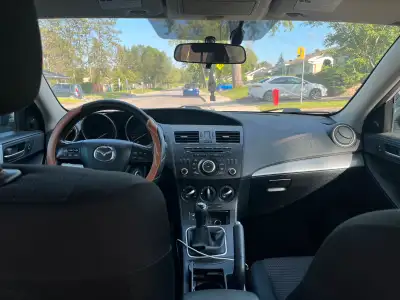 Mazda 3 2012 Gs-skyactive 4 portes Bonjour, je vend mon mazda 3 2012 GS-Skyactive 4 portes, manuel,...