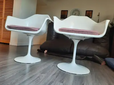 A pair of 1960's TULIP ROTATING CHAIRS INDOOR/OUTDOOR (by Eero Saarinen) These very clean excellent...