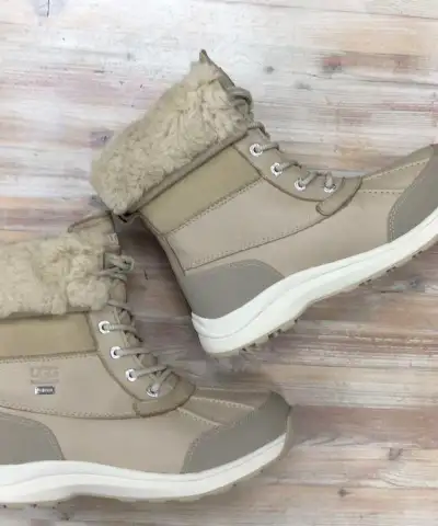 botte ugg comme neuf, View more