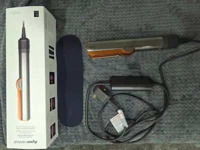Dyson Airstrait like new less than a year old bought it in Best Buy , bought it for my girlfriend bu...