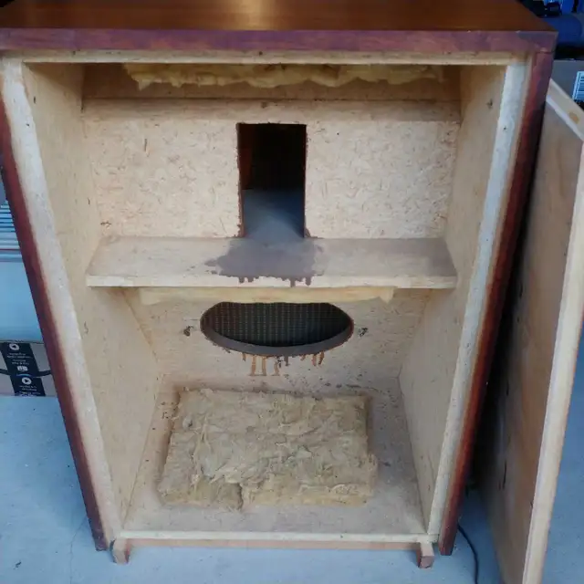 Vintage Speaker Cabinet in Speakers in Markham / York Region - Image 7