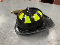 Cairns 1044 Fire Helmet