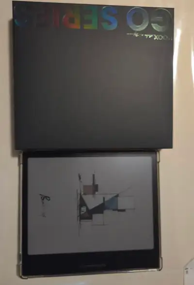 Selling a Boox Go 7 Gen 1 colour eInk tablet in excellent condition. Device has always had a screen...