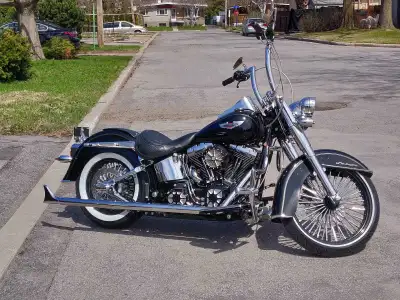 Noir softail Deluxe*** 70600 km. Moteur 103 étape 2 fait chez Harley avec des pièces Screaming Eagle...