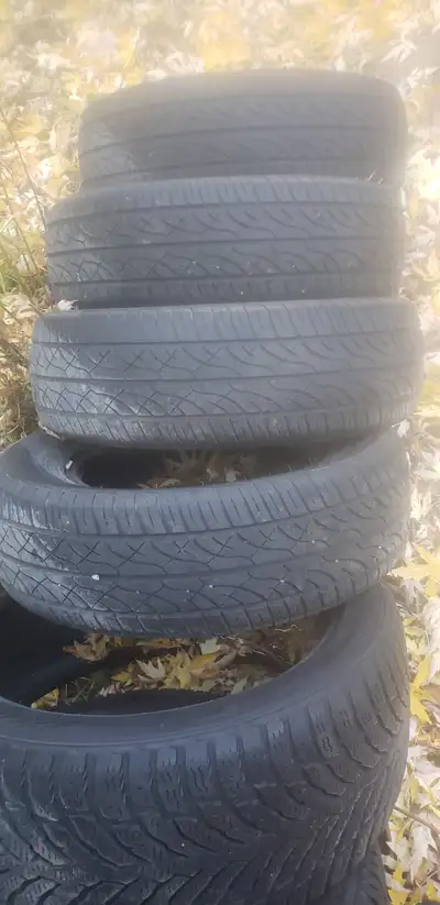 Pneus 4 saisons et jantes à vendre Tires 4 seasons and rims for sale a) 4 PNEUS 4 SAISONS AUTOGUARD...