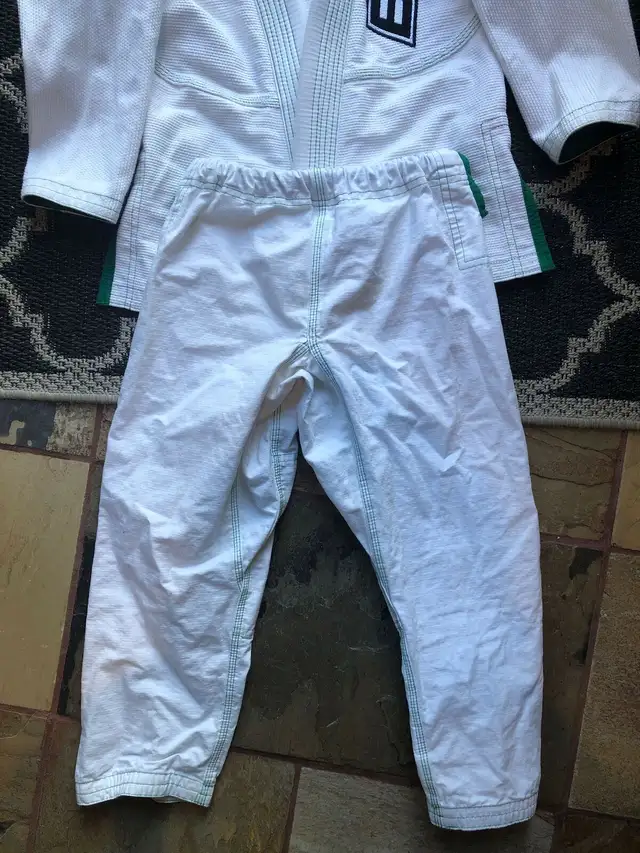 2 Kids jujitsu suits 6-9 and 10-13. Near new condition. in Kids & Youth in Calgary - Image 4