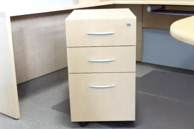 Contemporary U-Shape Office Desk With Hutch & Filing Cabinet in Desks in Calgary - Image 7
