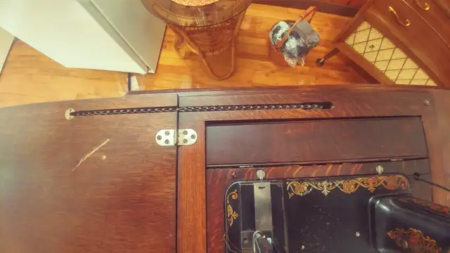 Machine a coudre antique in Other in Drummondville - Image 7