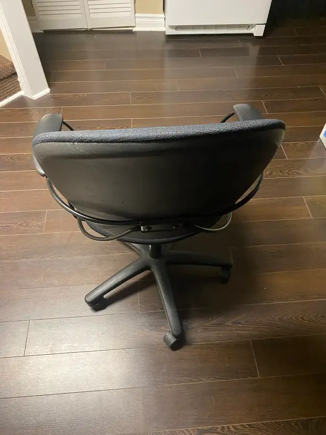 Office Chair  in Chairs & Recliners in Mississauga / Peel Region - Image 3
